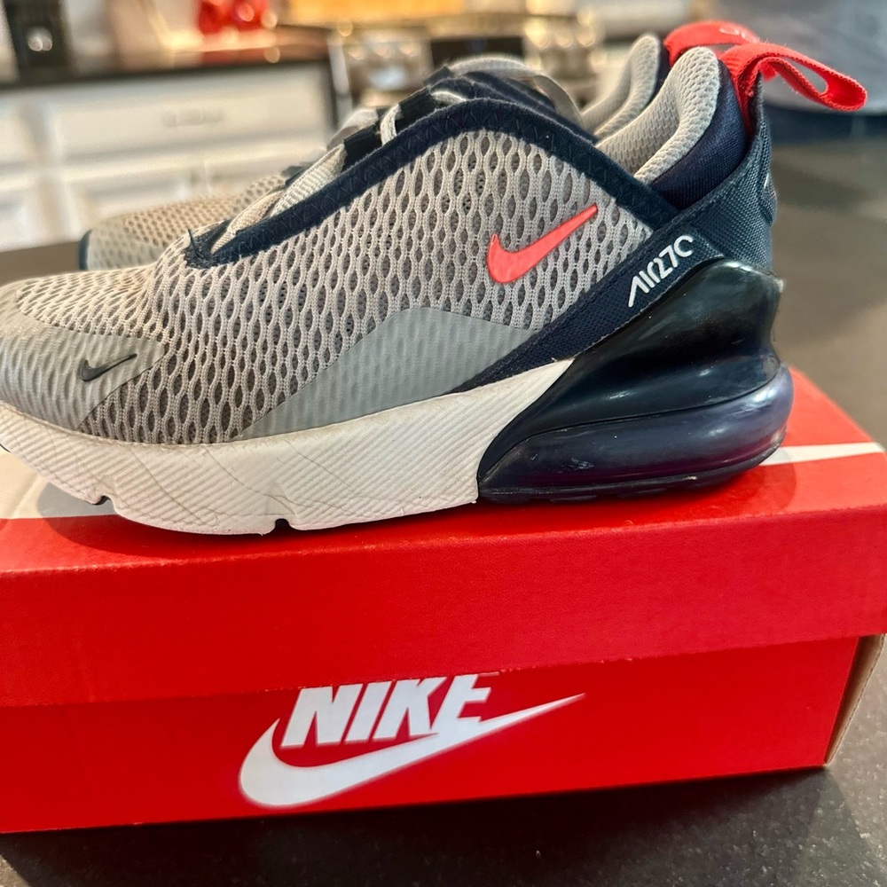 Nike Air Max 270 Sneakers for Little kids in size 11C
